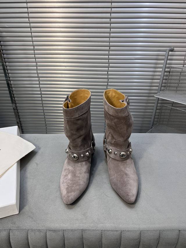 Isabelmarant24秋冬新款复古靴，慵懒法欧风，飒爆了 自然舒适洒脱时髦精最爱对版进口高丝光牛反绒面料，水染牛里，意大利进口真皮大底，码数35-39#